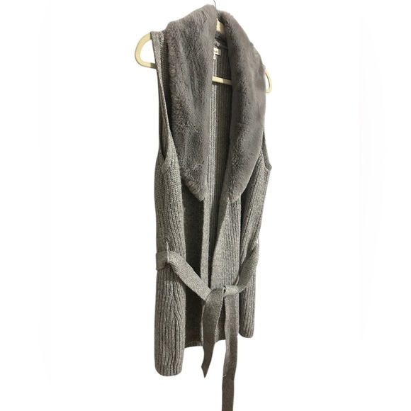 Francesca's  Gray Knit Julia Sleeveless Faux Fur Collar Cardigan Vest Medium - Picture 7 of 11